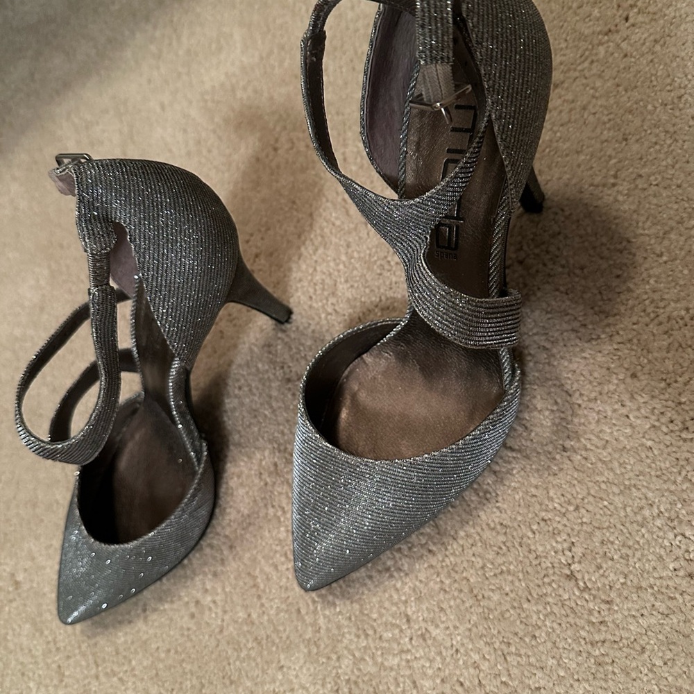 Moda Silver Textured Heels - Picture 3 of 3